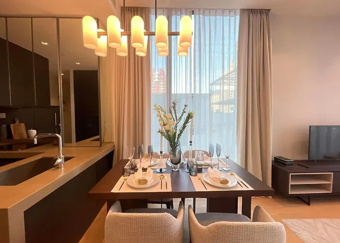 Luxury Location Silom Apartment *